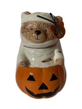 NWT. Creepy Critters Halloween Mummy Bear in Pumpkin Cookie Jar